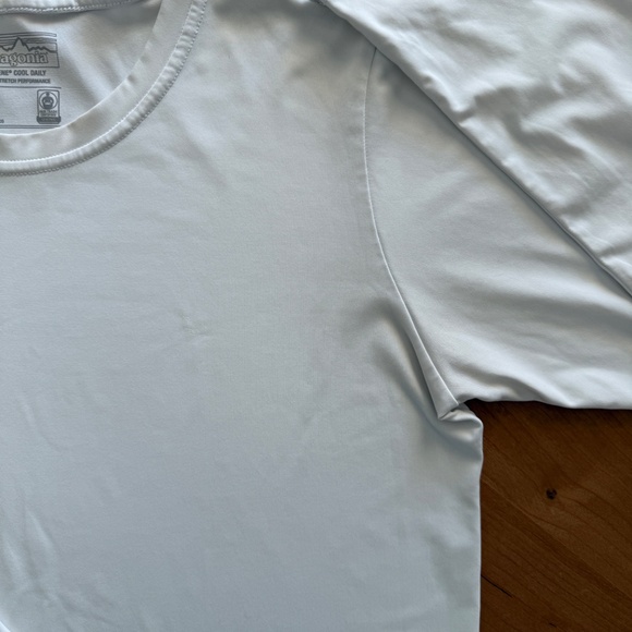 Patagonia Capilene Cool Daily Longsleeve Top in White (Size M) - Picture 6 of 8